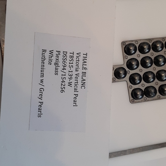 New Thale Blanc Victoria Vertical Pearl Purse - Picture 12 of 15